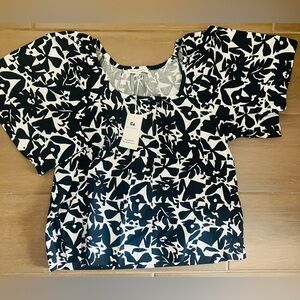 Free Assembly Black & White Floral Blouse – Women’s Size M – NWT